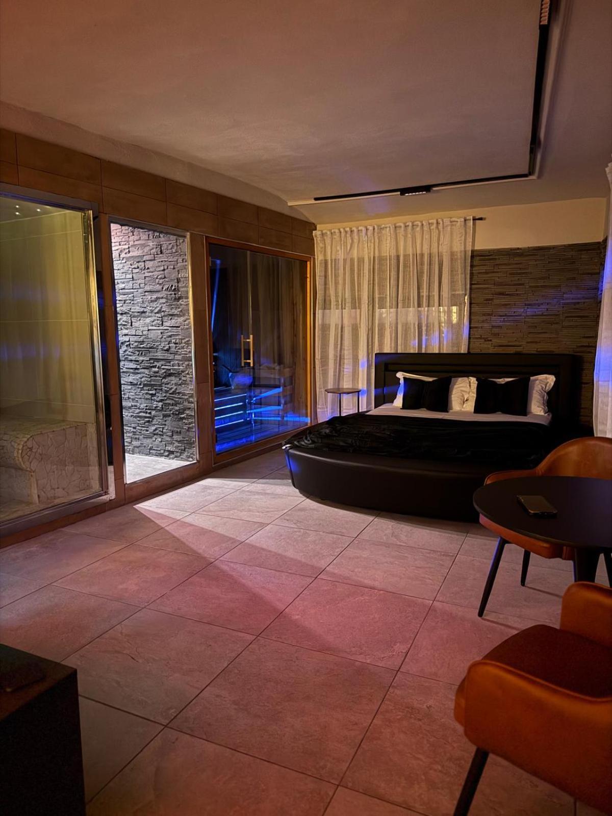 Queen Suite with Spa Bath,1722986419:JPEG