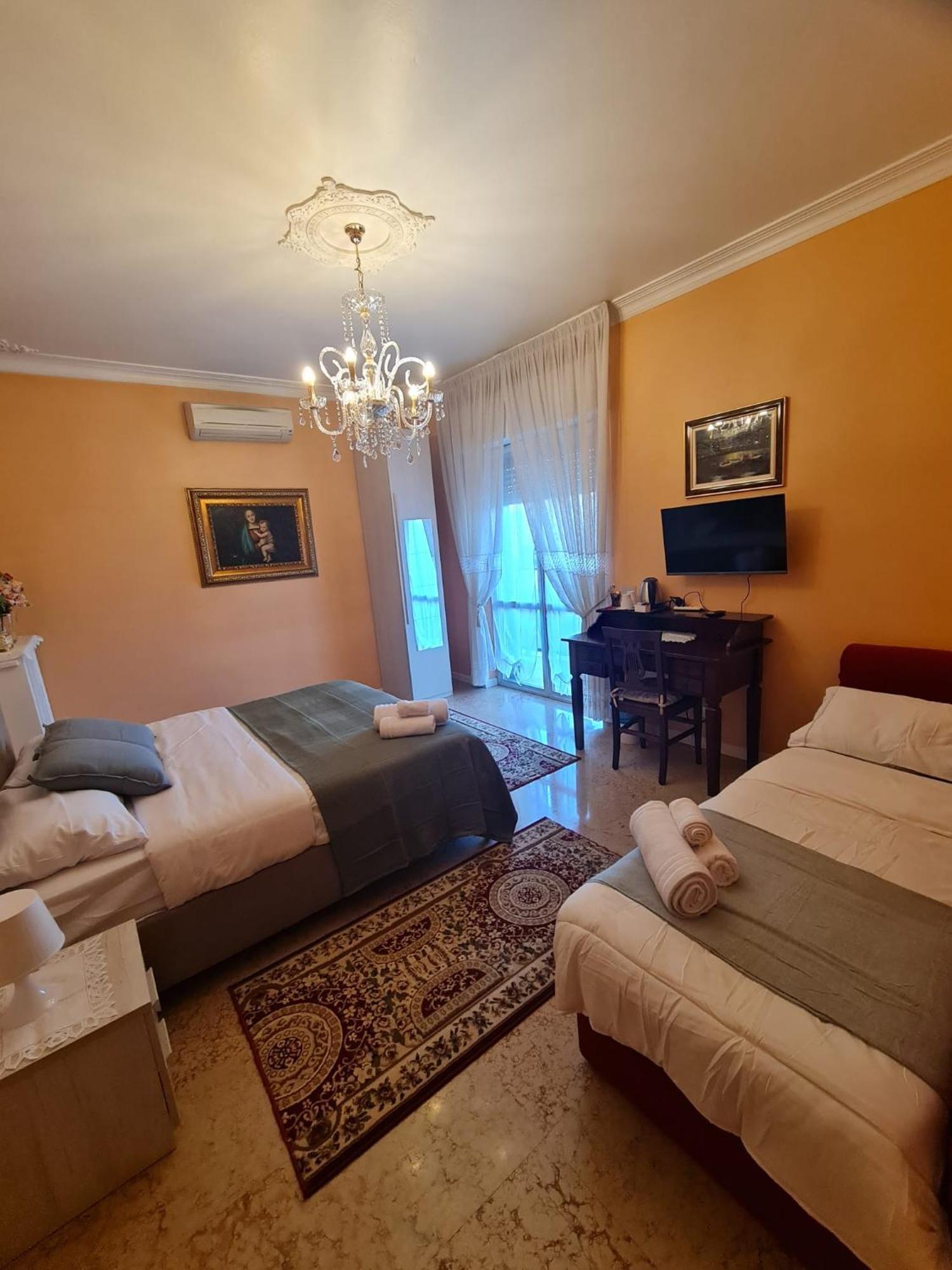 Camera Matrimoniale/Doppia con Letti Singoli con Balcone