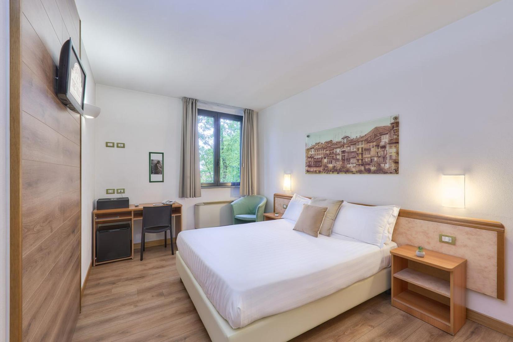 Budget Single Room with French Bed,1742588223:JPEG