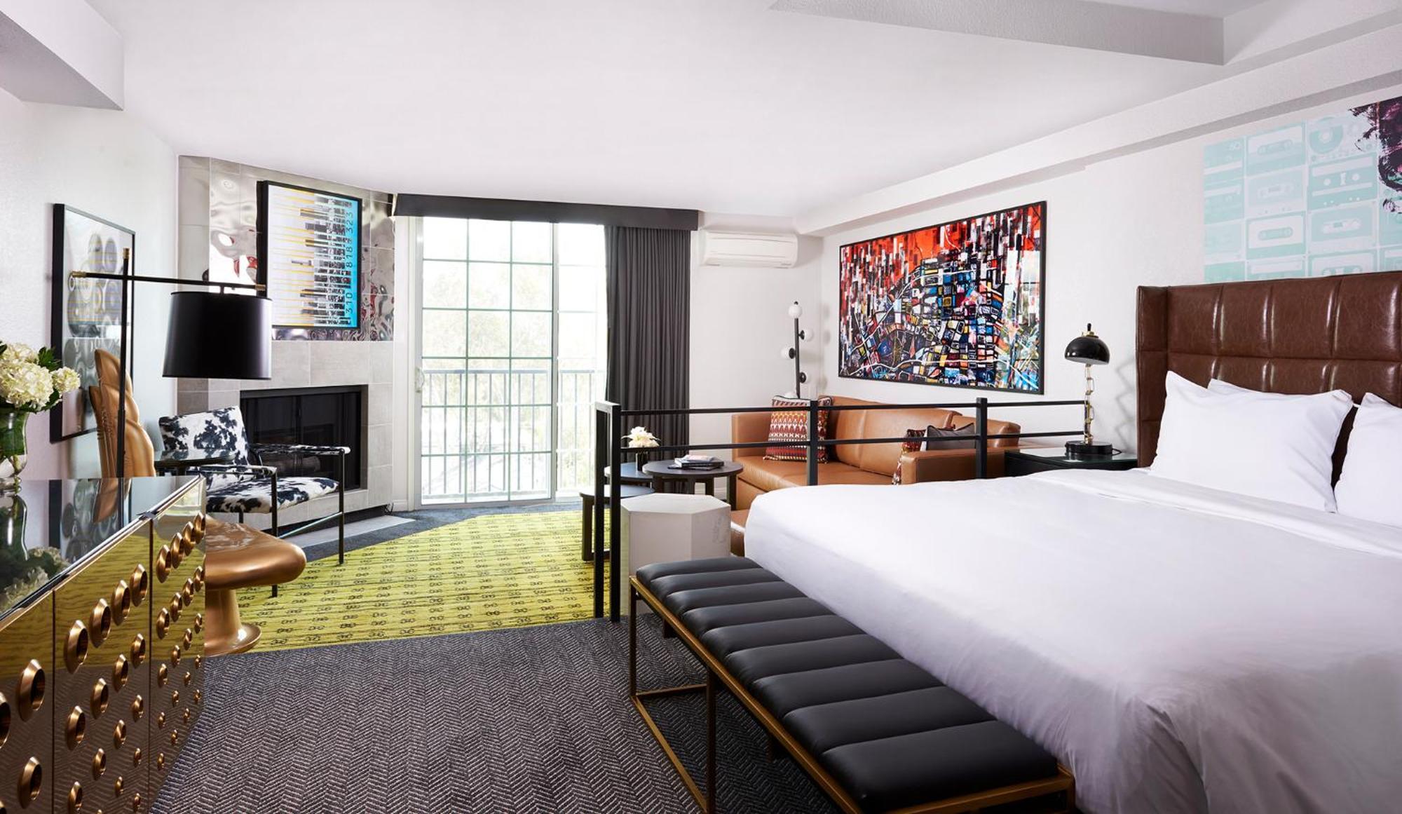 Deluxe King Suite,1742599731:JPEG