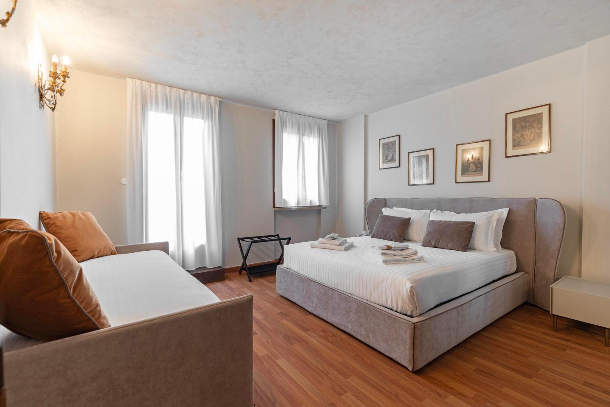 Suite with City View,1742747656:JPEG