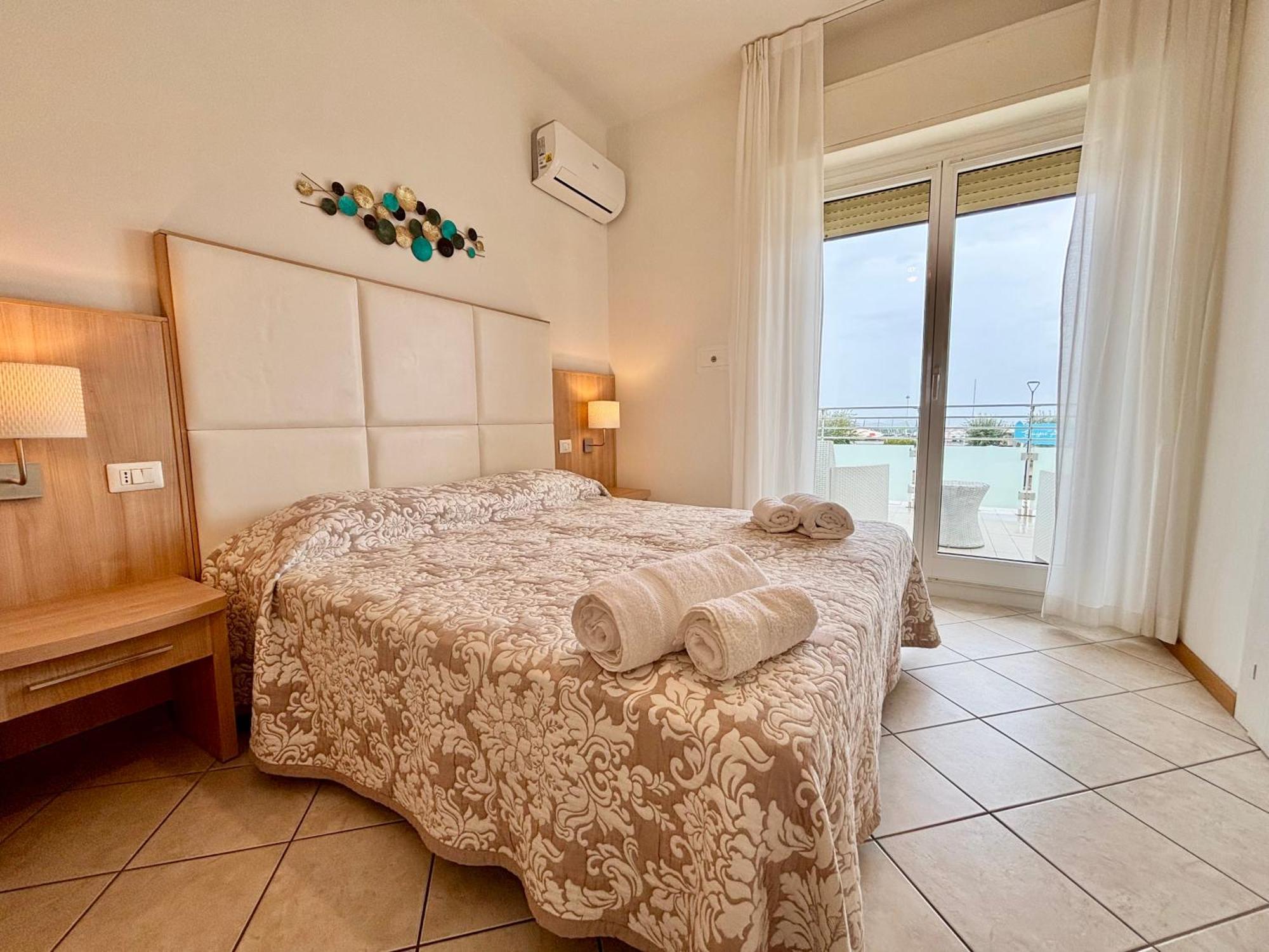 Double Room with Balcony and Sea View,1743344821:JPEG