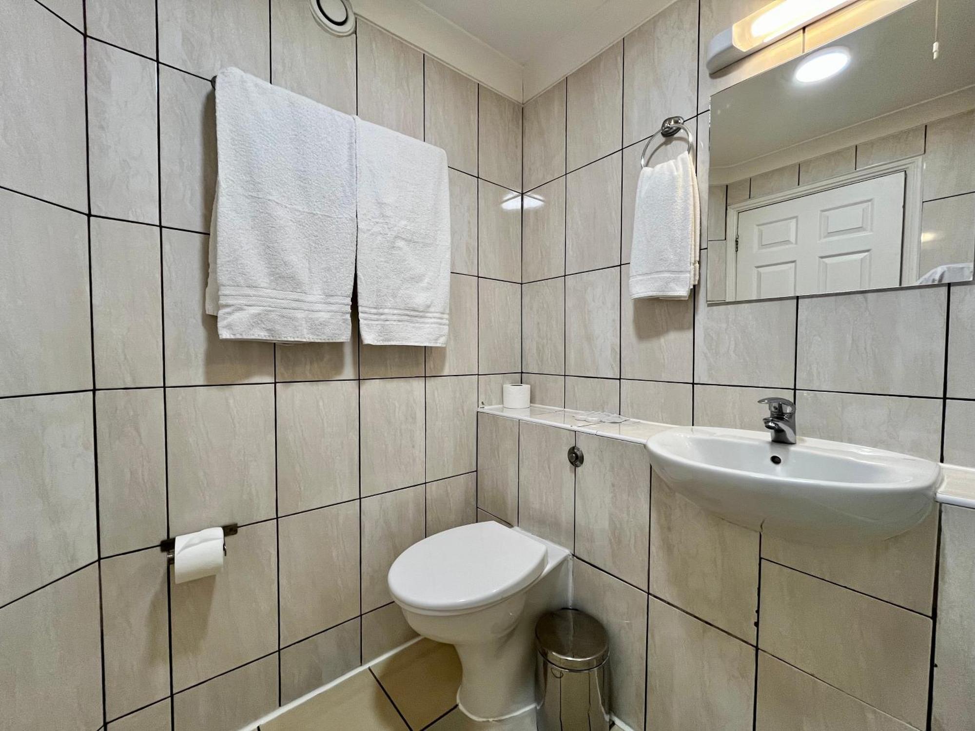 Twin Room,1746817364:JPEG