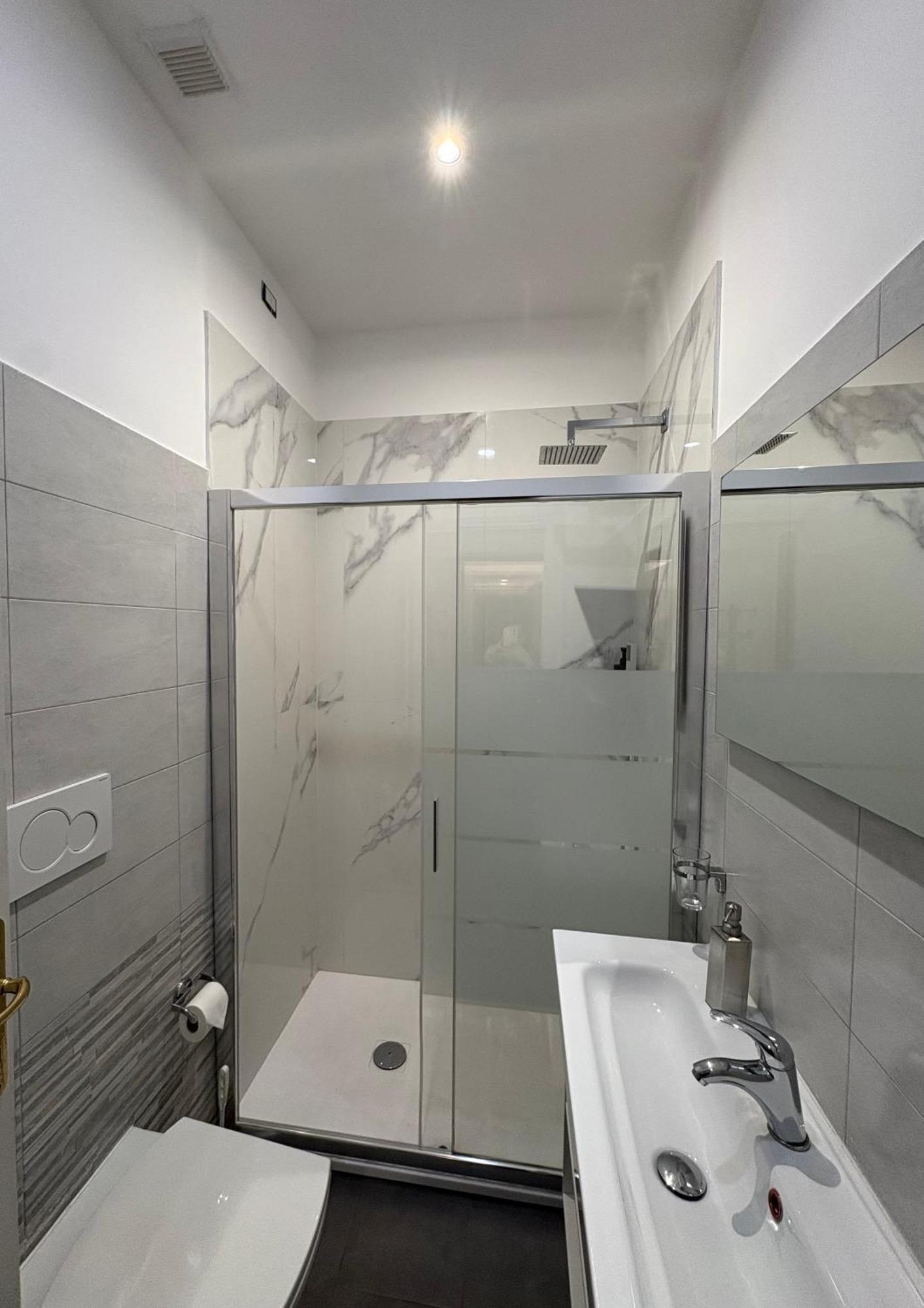 Camera Matrimoniale con Bagno in Comune