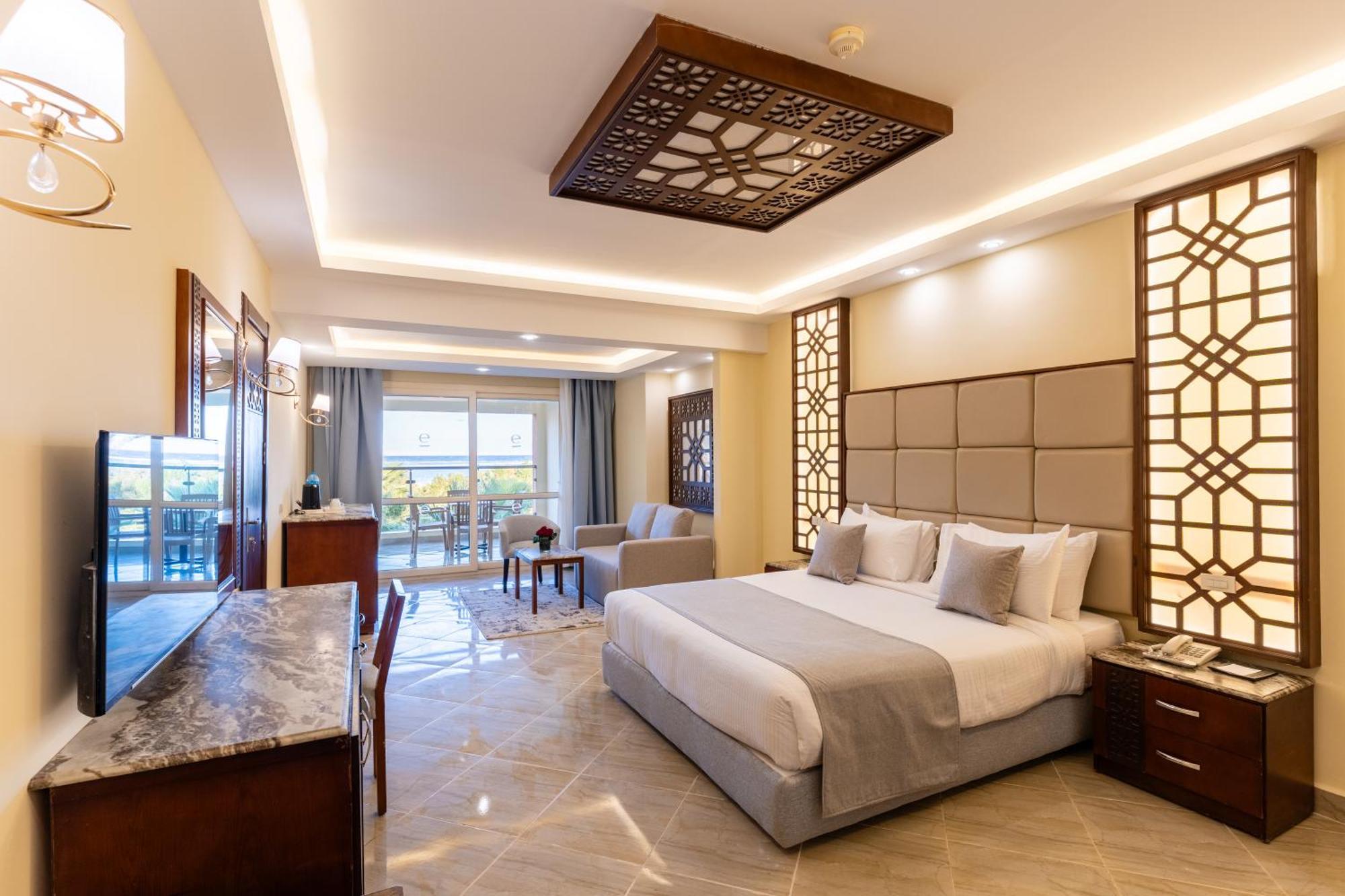Swim Up Golden Triple Room Adults Only