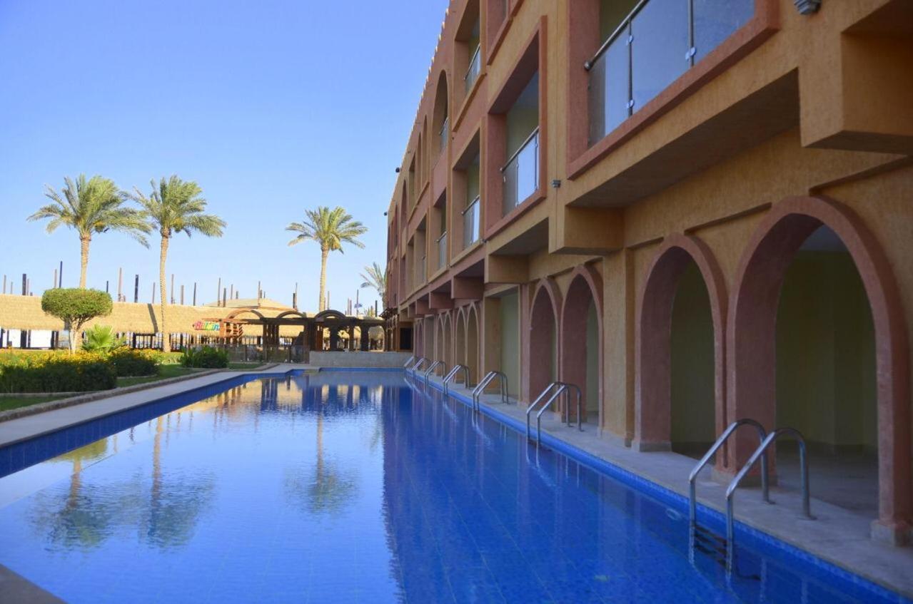 Swim Up Golden Triple Room Adults Only