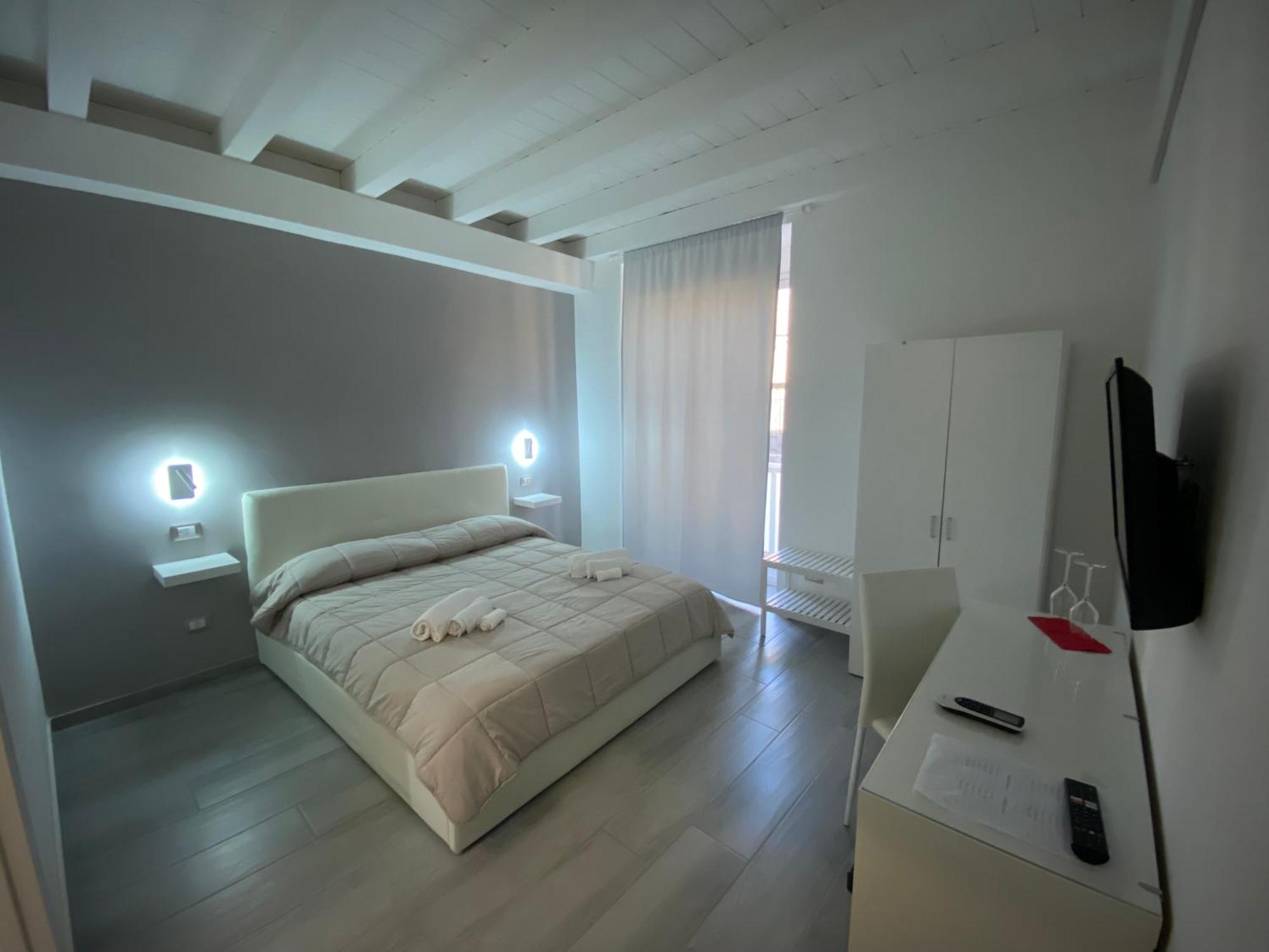 Camera Tripla Standard