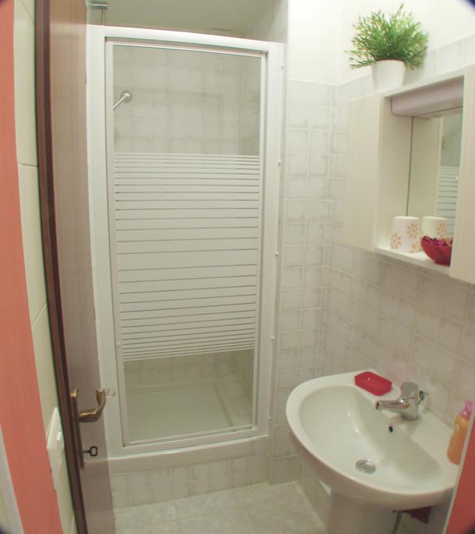 Double Room with Private External Bathroom,254965237:JPEG