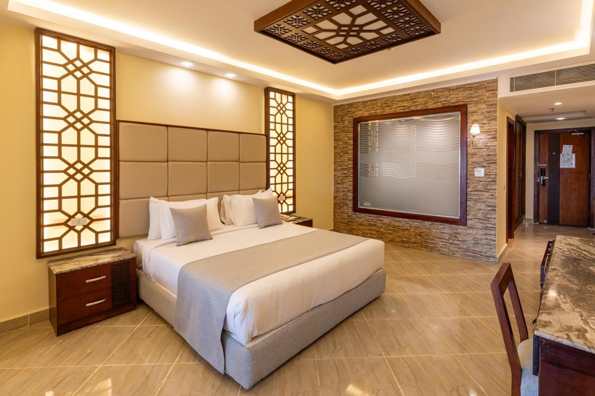 Swim Up Golden Triple Room Adults Only