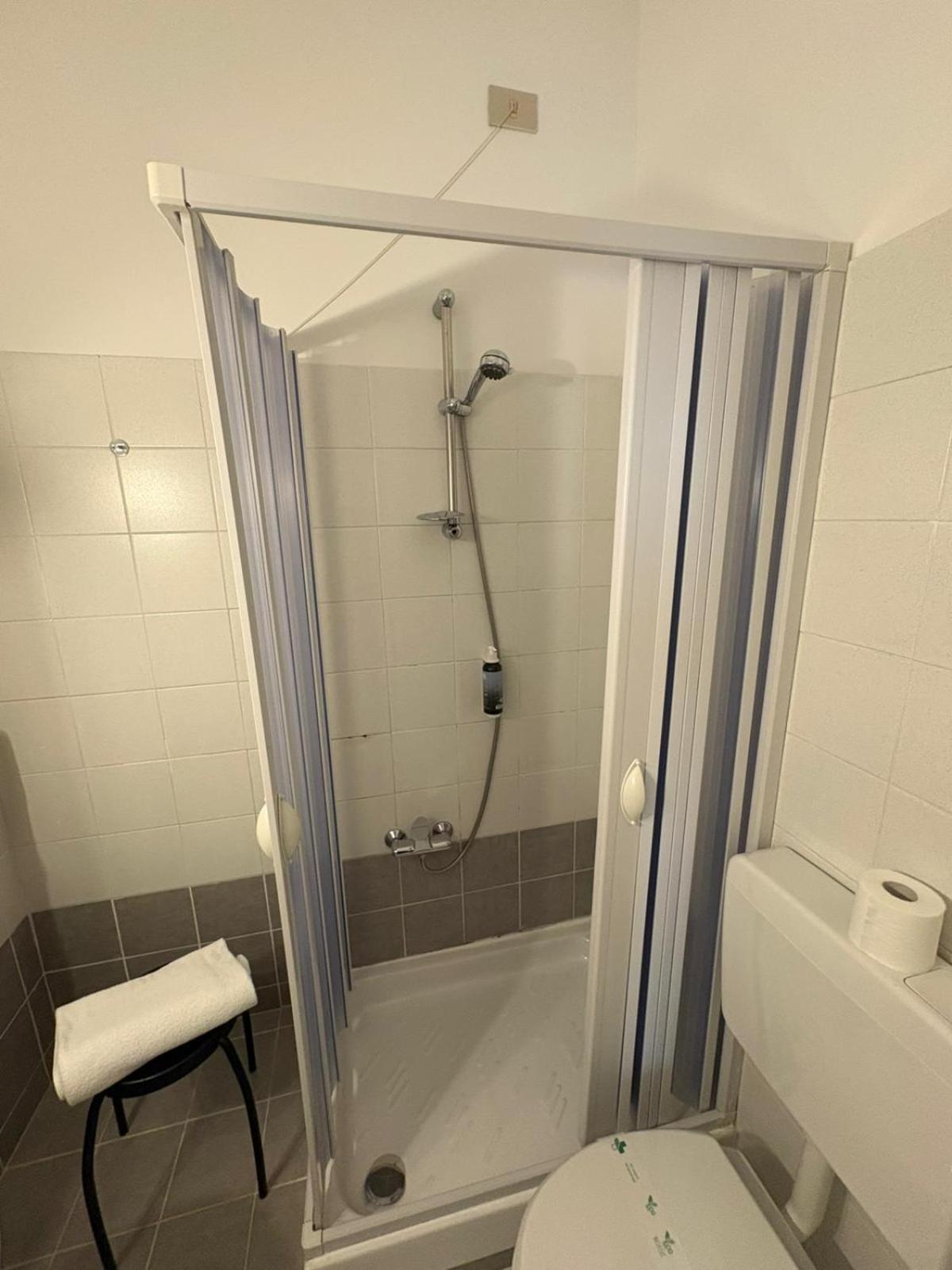 Single Room,1758345962:JPEG