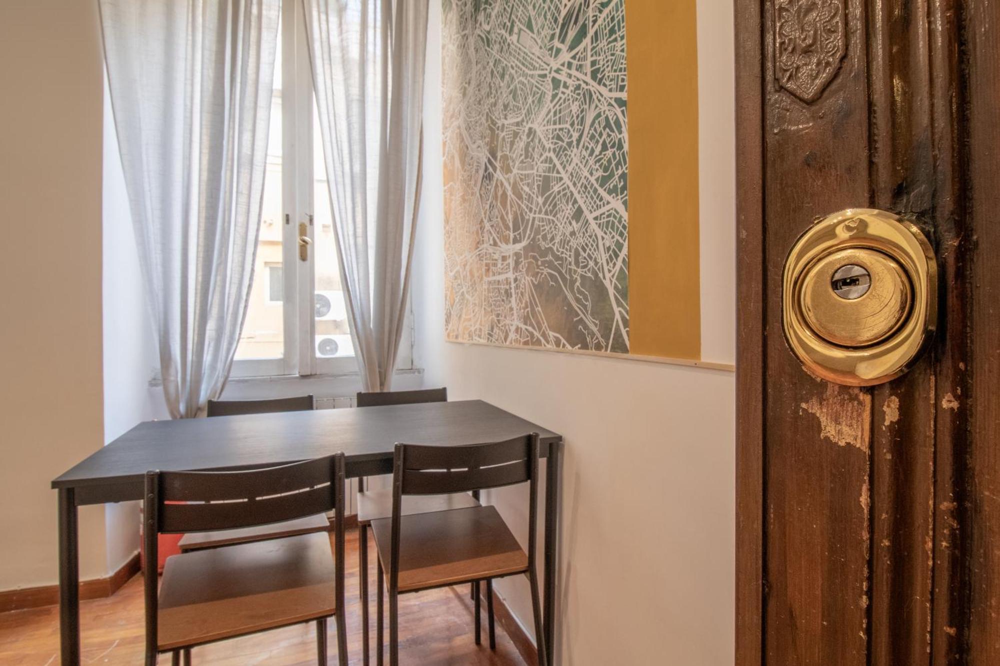 Camera Familiare con Bagno Privato Esterno