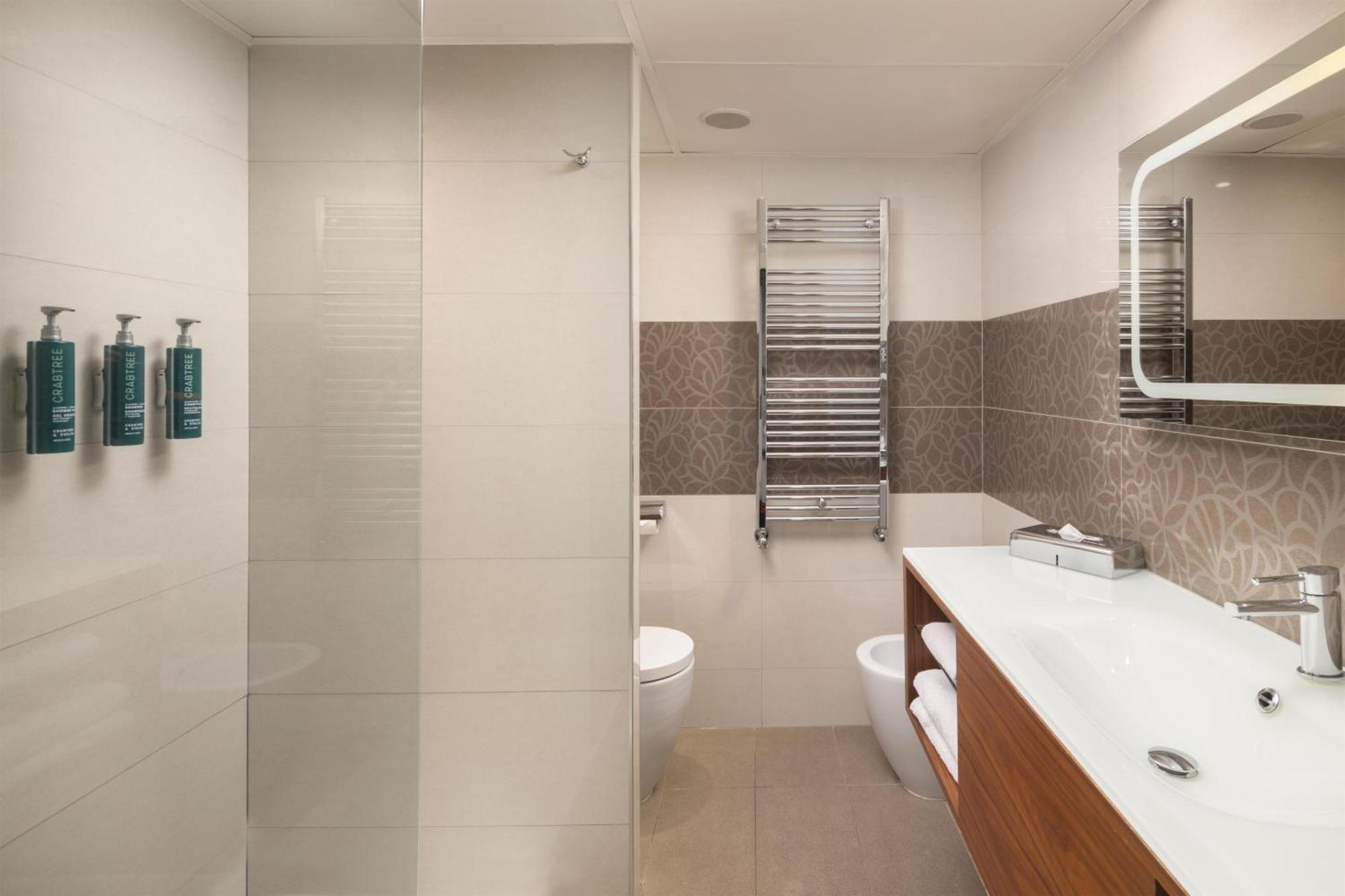 Master King Suite with Lounge Access