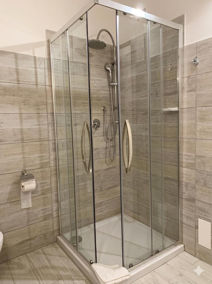 Double Room,1758834481:JPEG