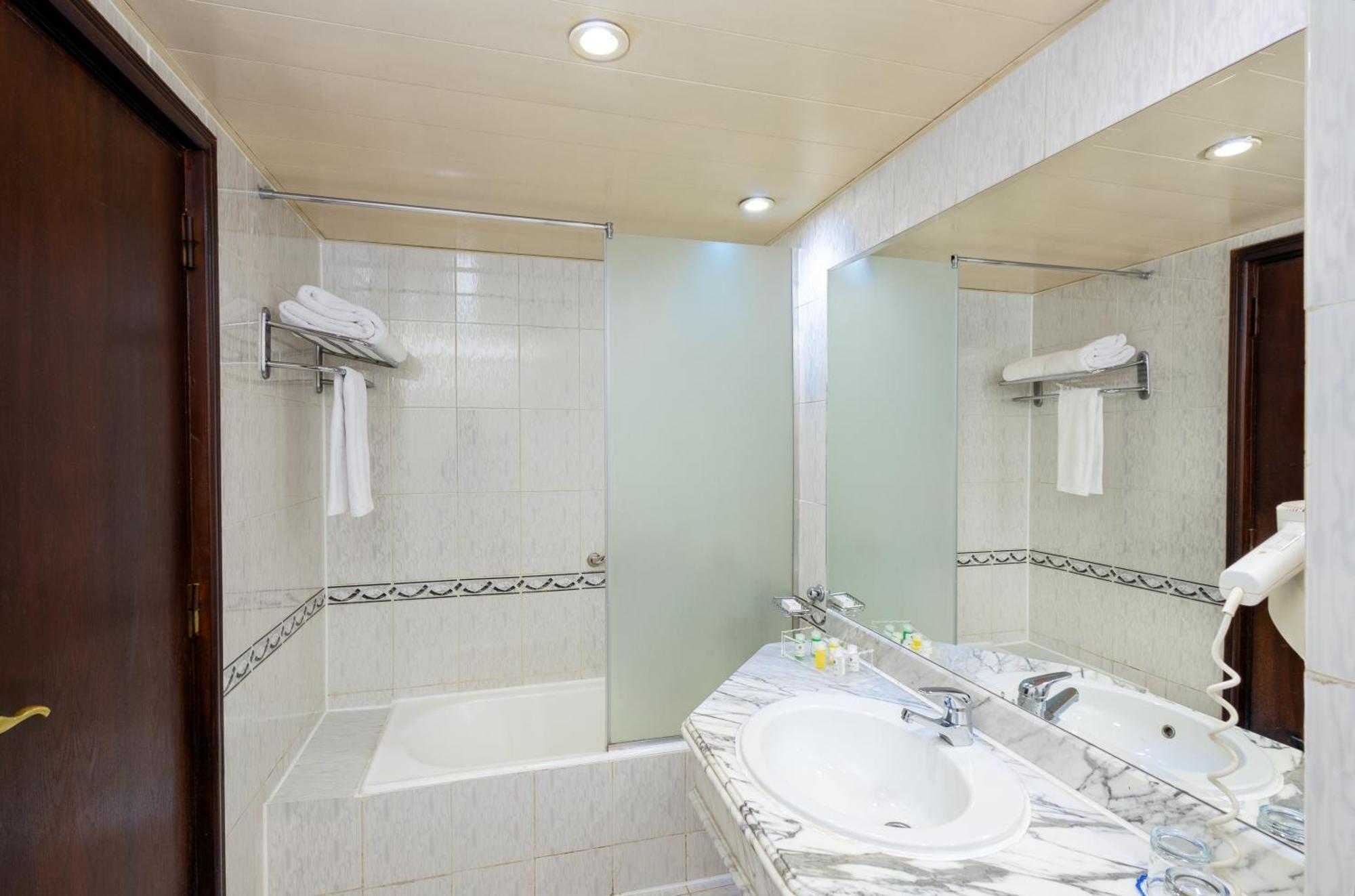 Standard Double or Twin Room Garden View