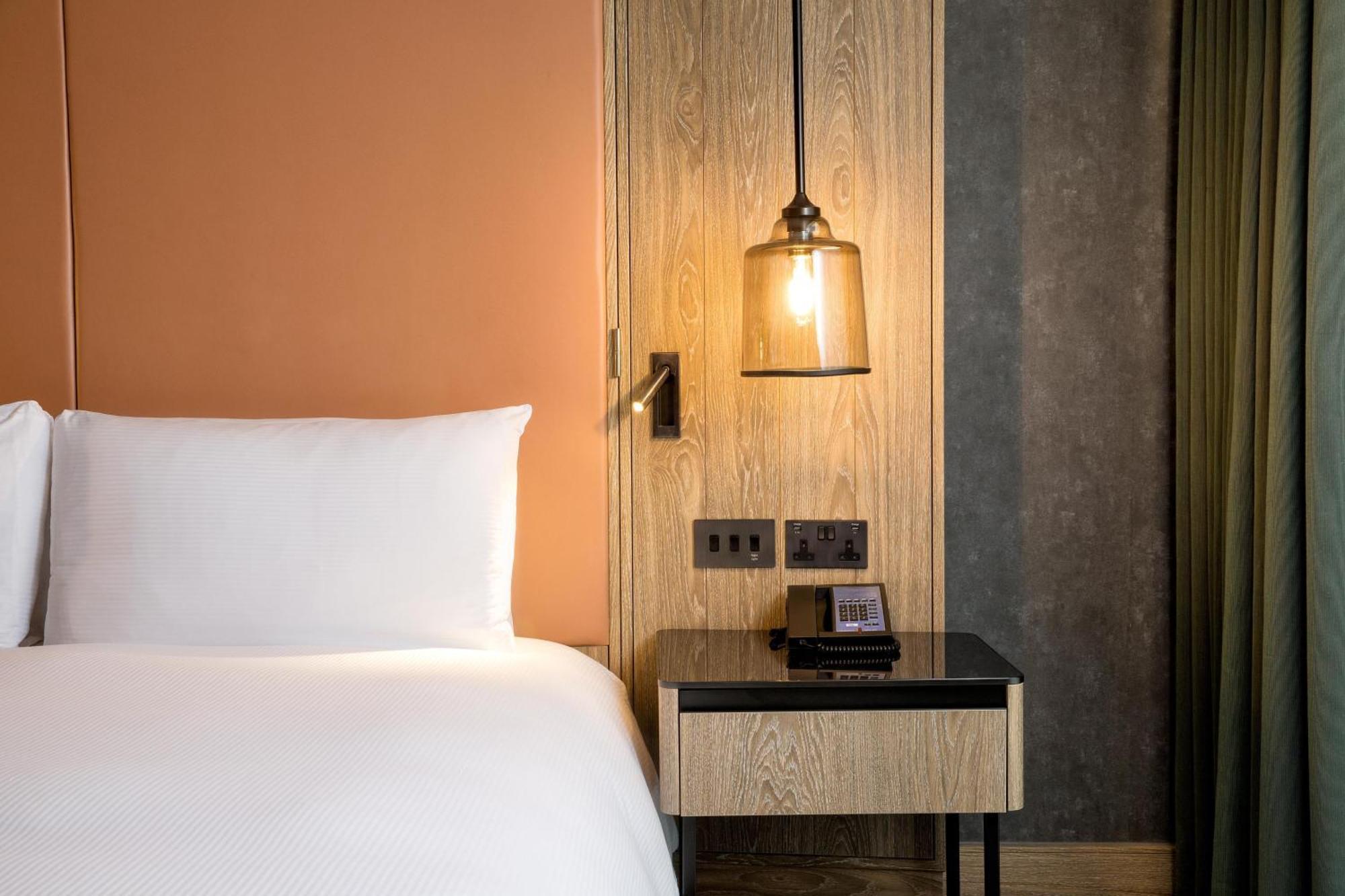 Deluxe King Room,1765918682:JPEG