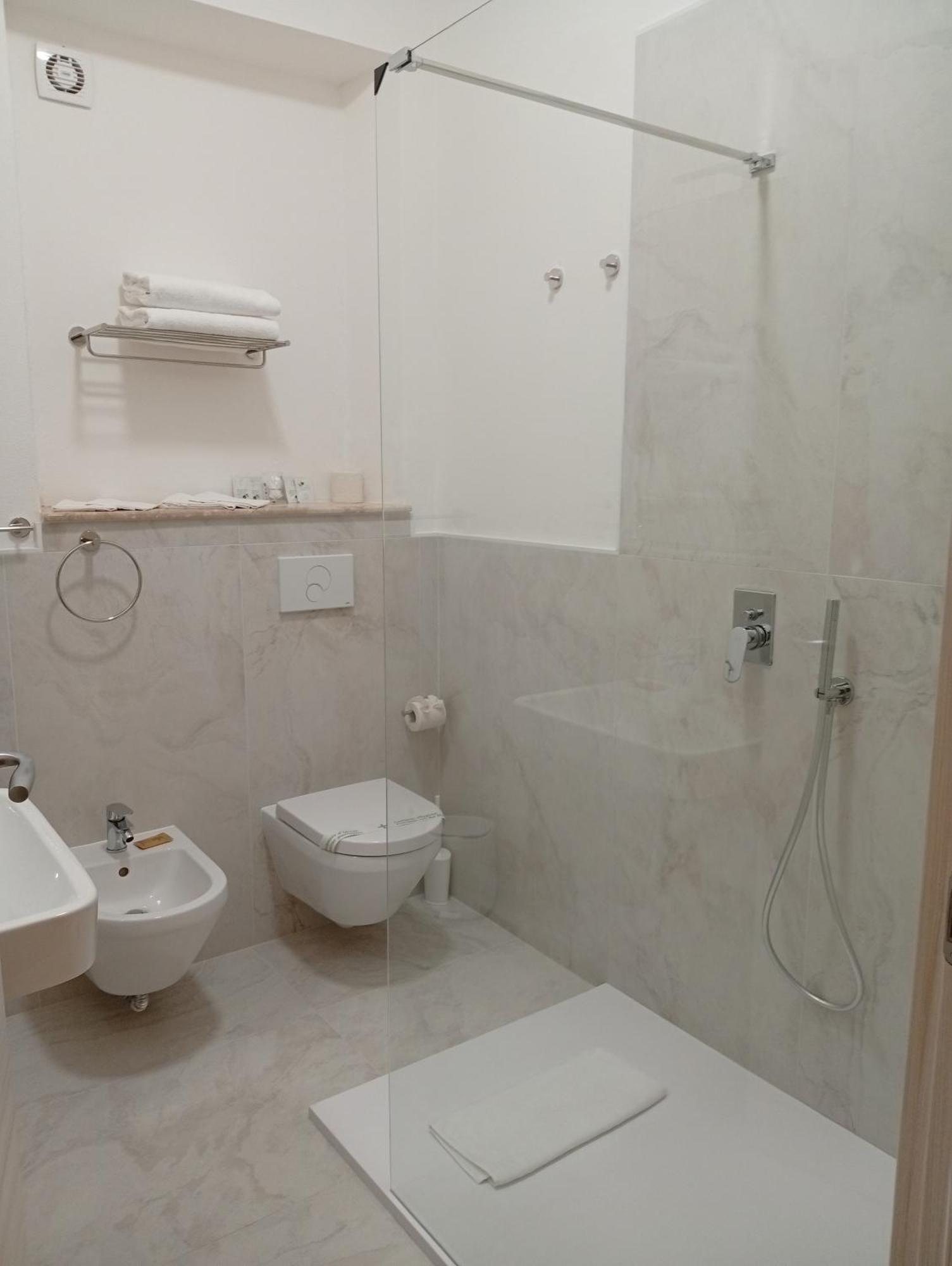 Deluxe Double or Twin Room Sea View
