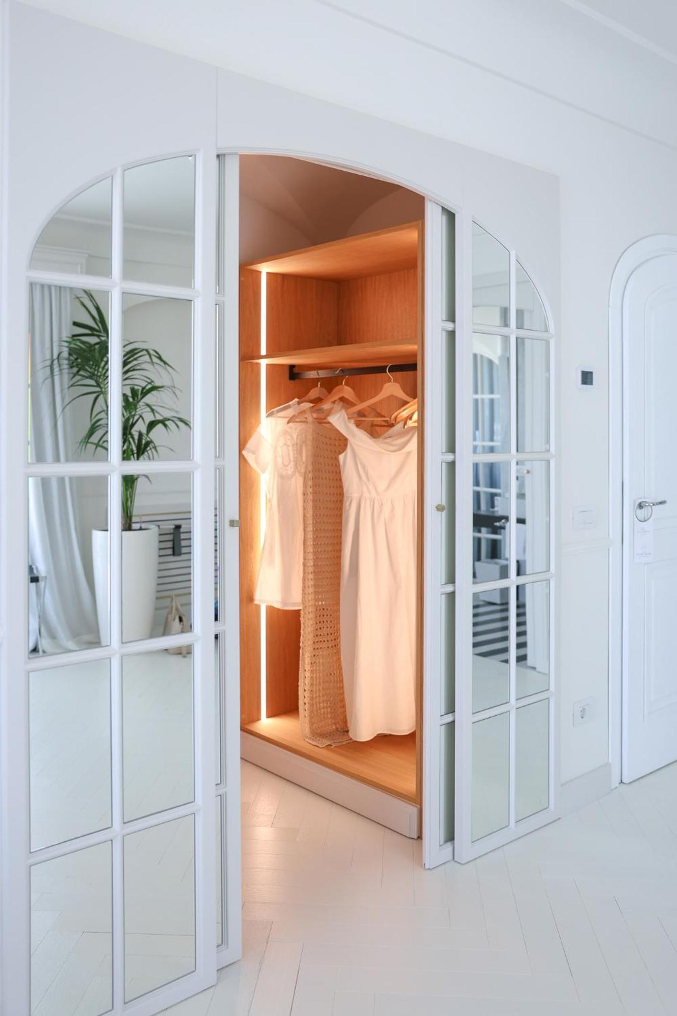 One-Bedroom Suite Sea View