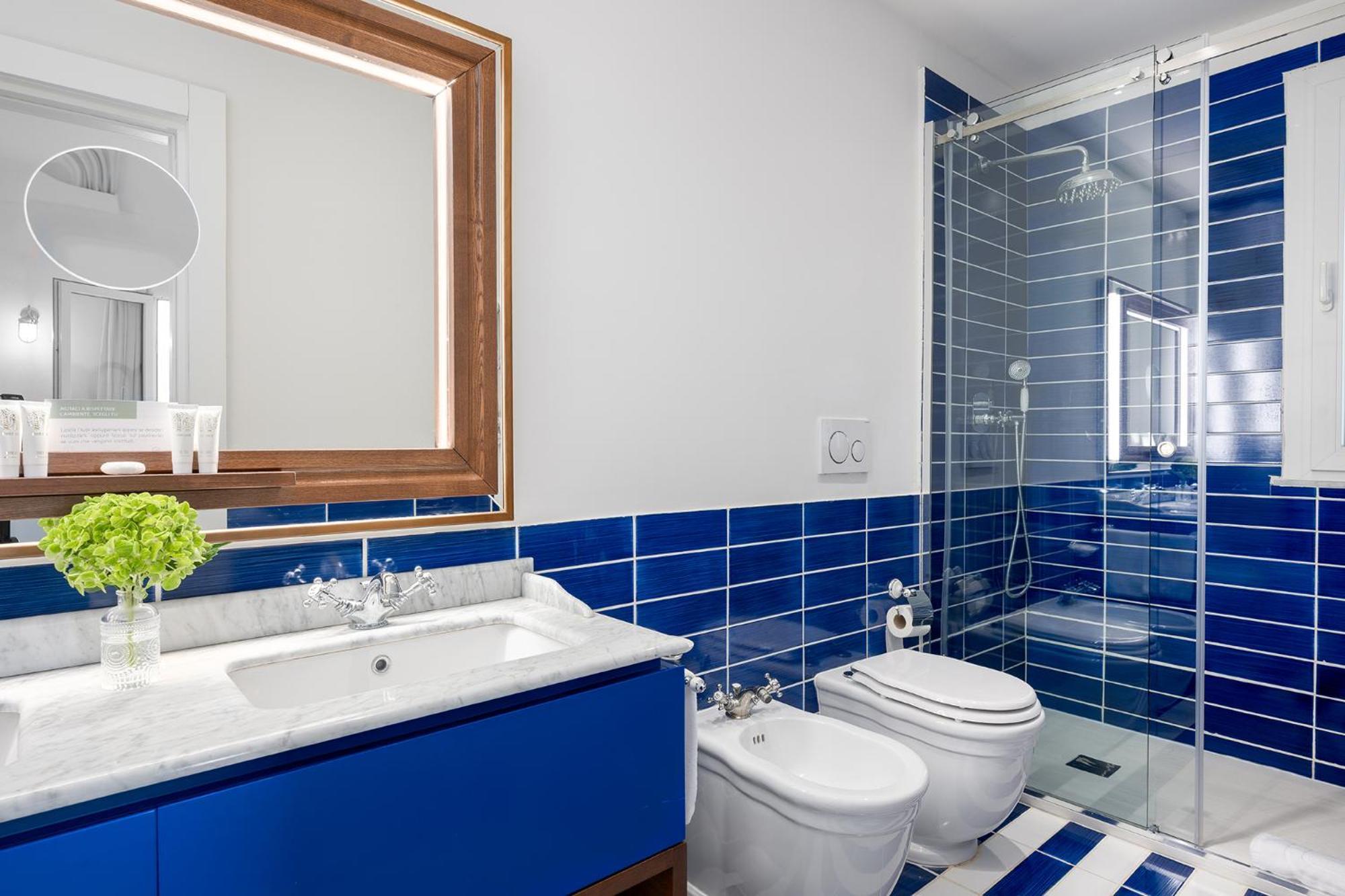 Deluxe Suite Hot Tub & Sea View