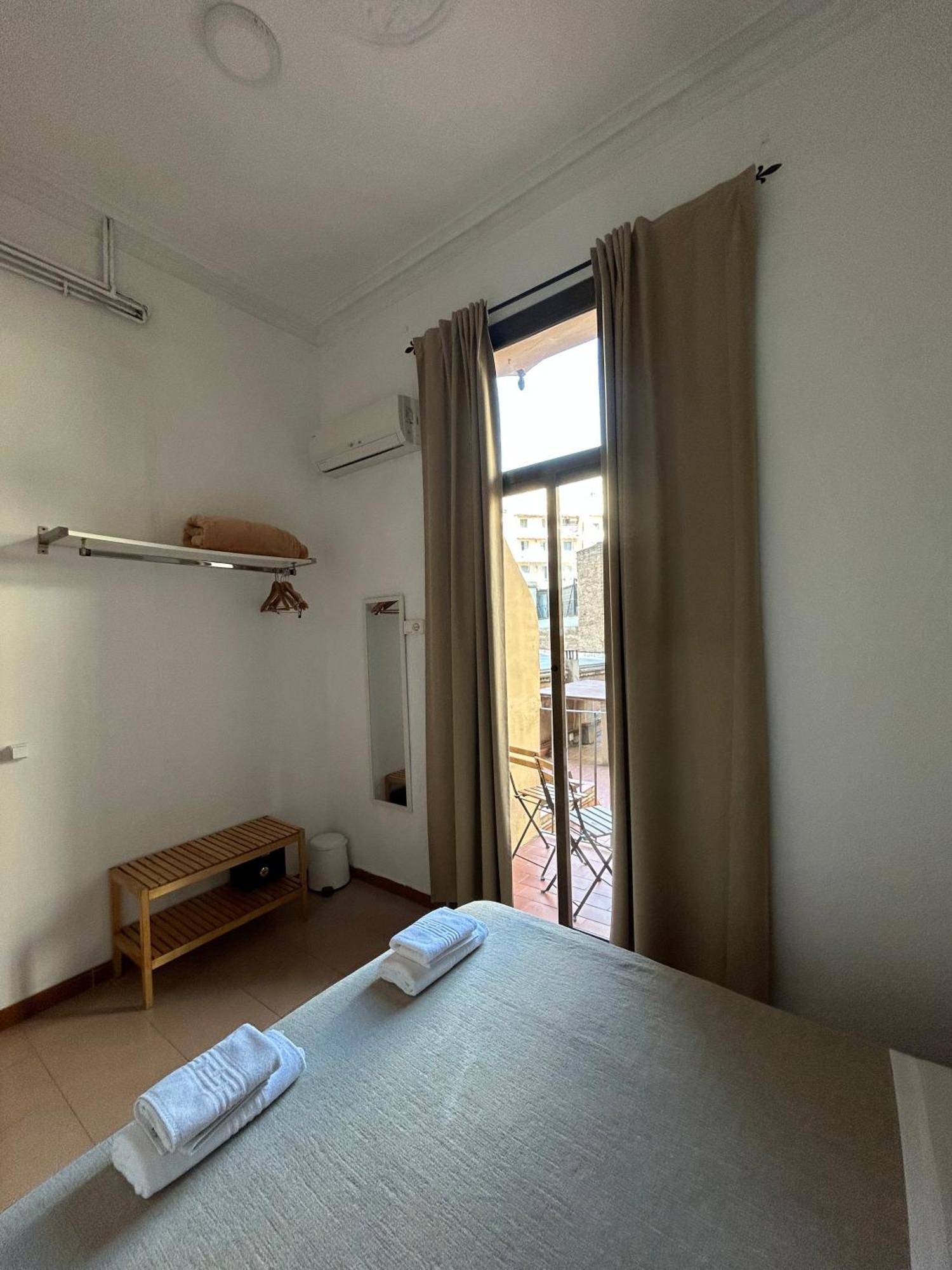 Camera Matrimoniale/Doppia con Letti Singoli con Bagno in Comune