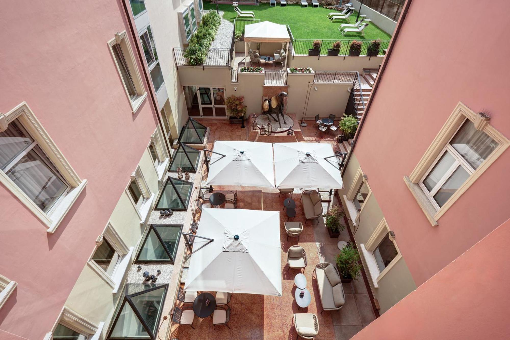 Camera King Standard con Vista Cortile
