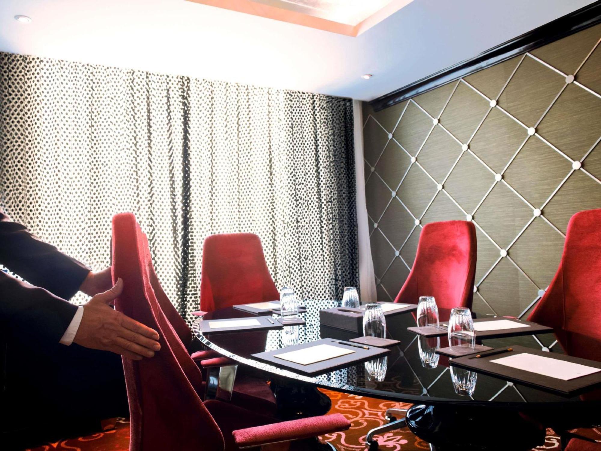 Prestige Suite King Bed Living Area Lounge Access Hi-tea Cocktail Hours Meeting Room access an Hour Airport TransfersT1 & T2
