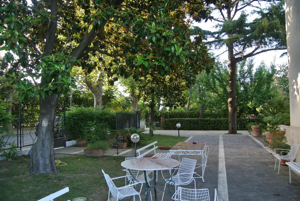 Camera Matrimoniale con Vista Giardino - Piano Terra