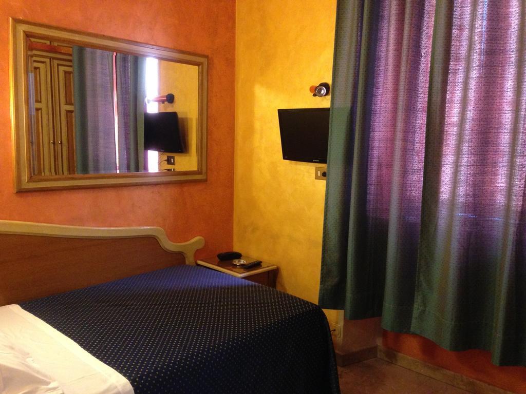 Single Room,189131291:JPEG