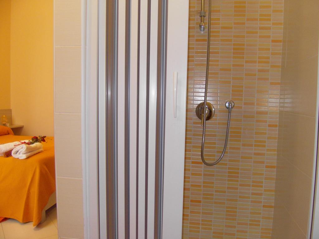 Small Double Room,1360906253:JPEG