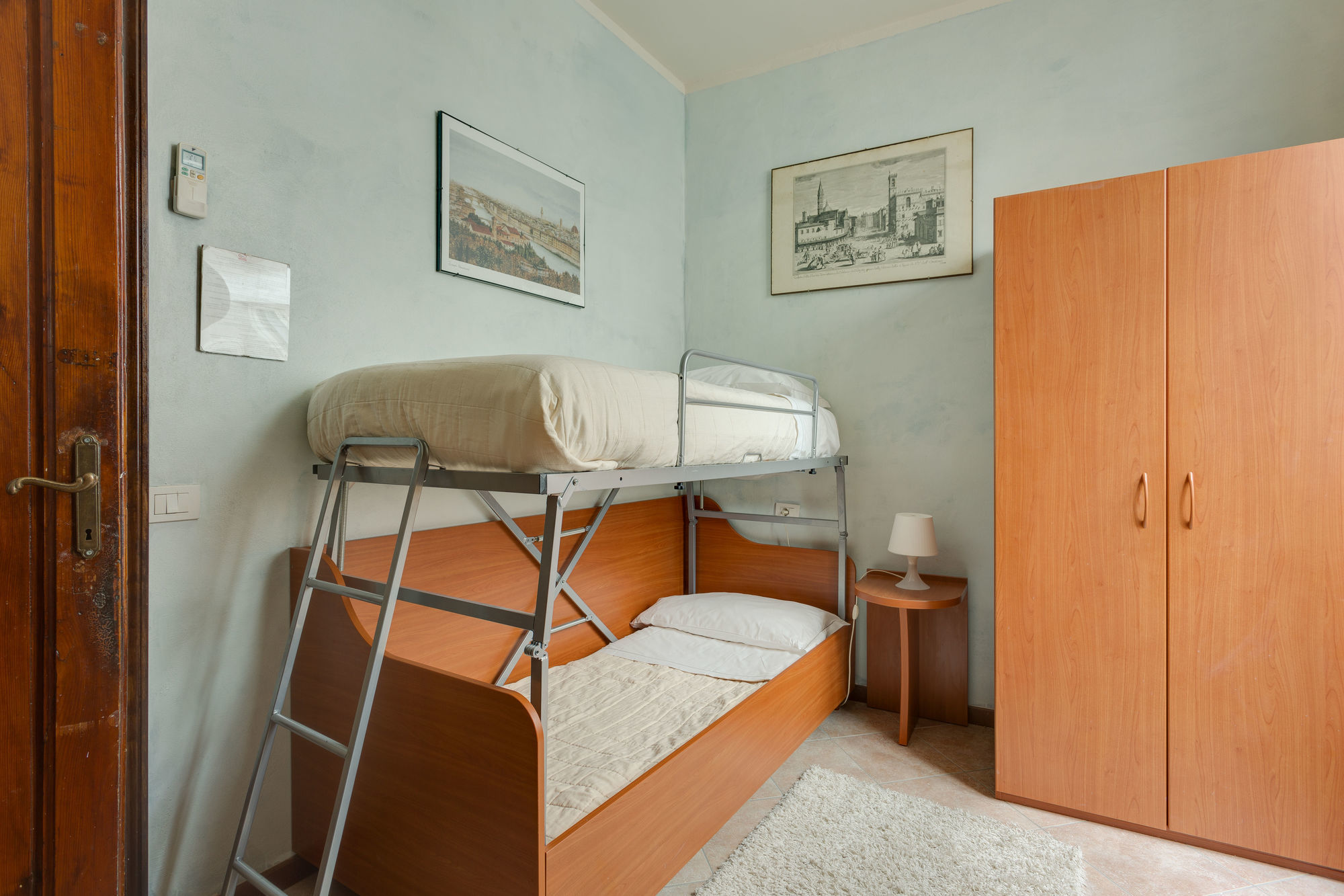 Camera Economy Doppia con Letti Singoli con Bagno in Comune