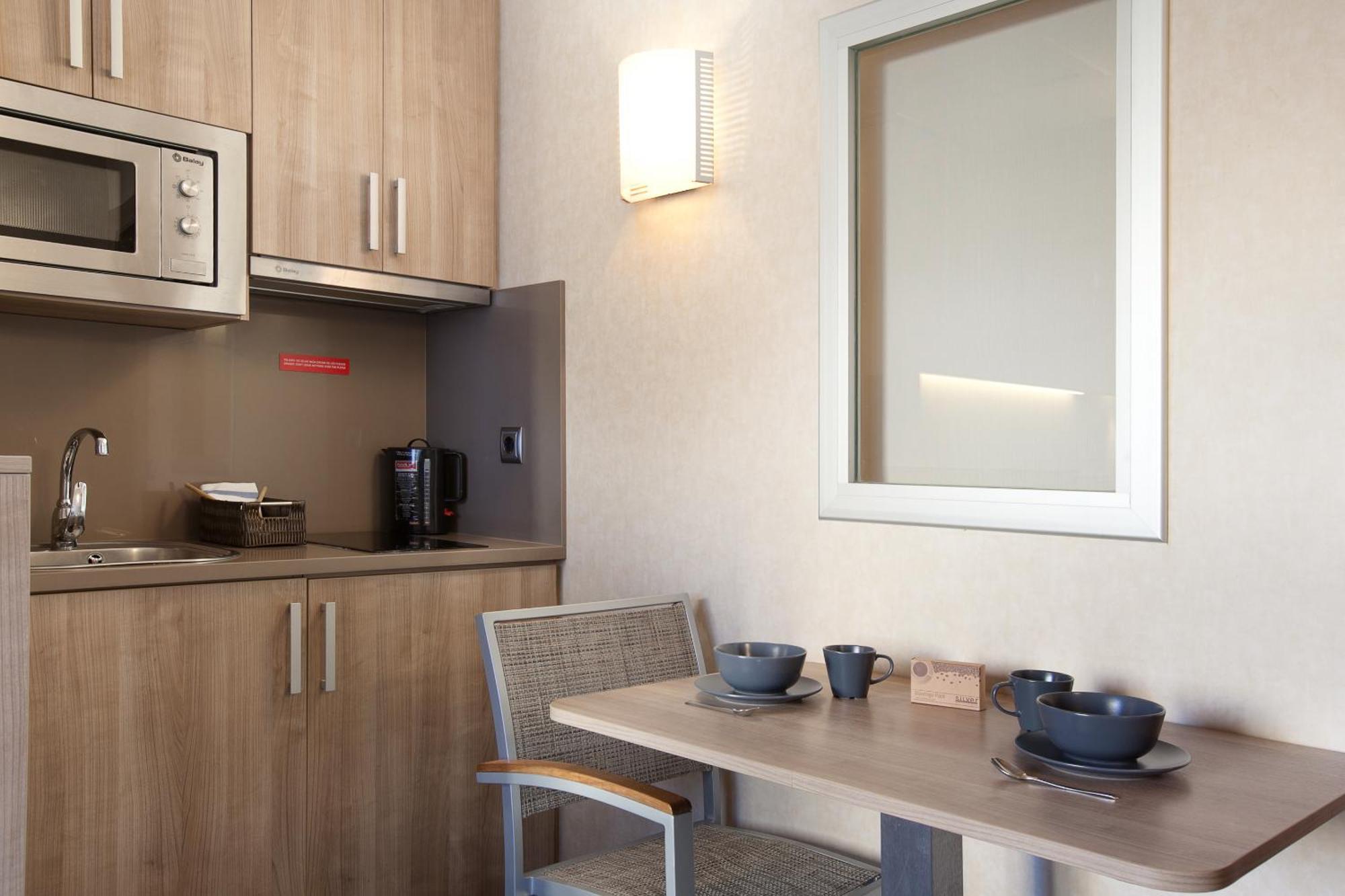 Budget Double or Twin Room with view to interior,960906874:JPEG