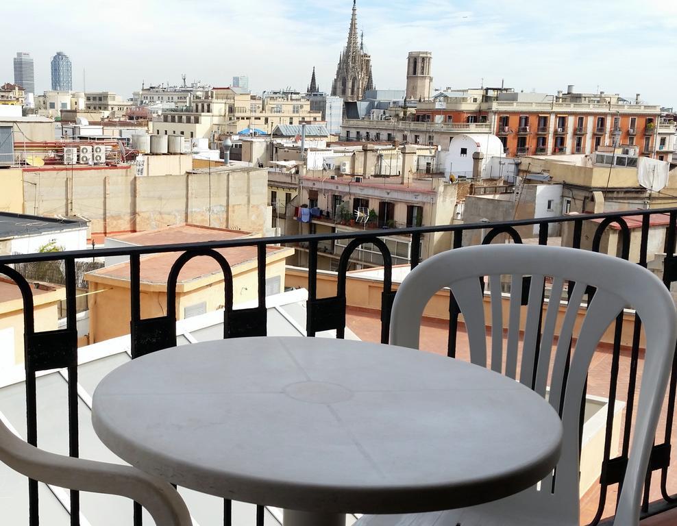Camera Doppia con Letti Singoli e Bagno in Comune