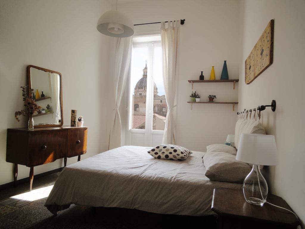 Camera Matrimoniale/Doppia con Letti Singoli con Bagno in Comune
