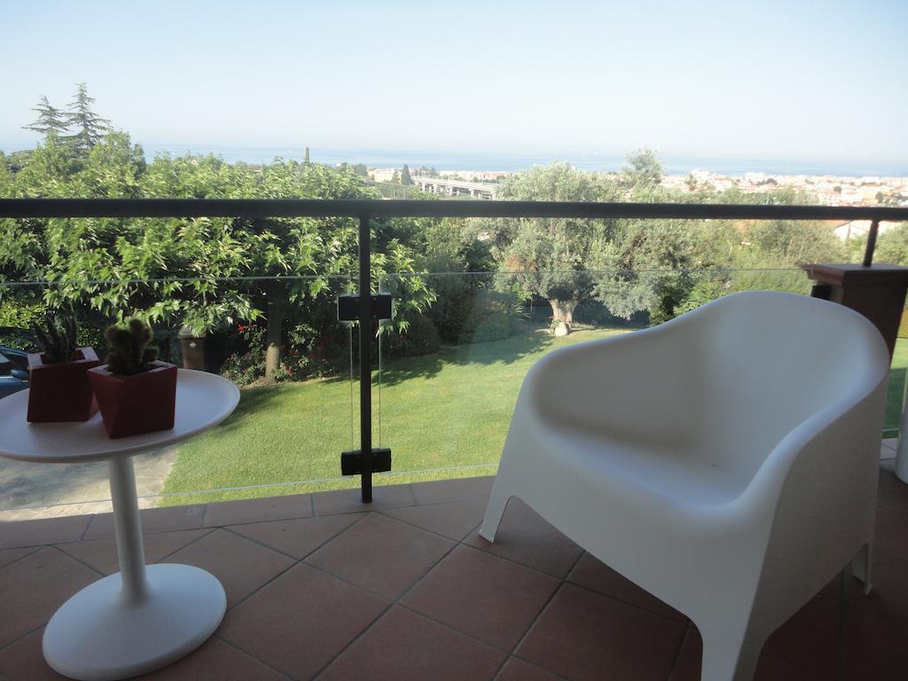 Camera Tripla Deluxe con Terrazza e Vista Mare
