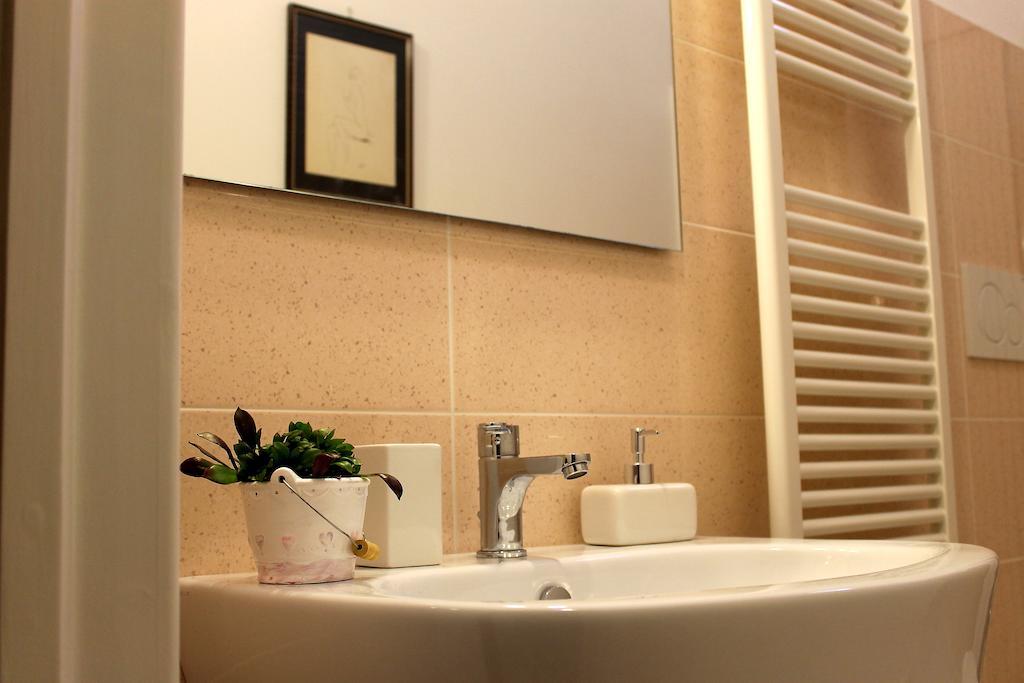 Double Room with Private External Bathroom,1039709128:JPEG
