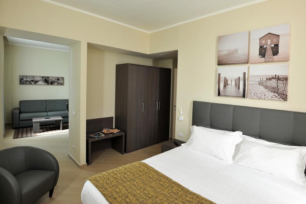 One-Bedroom Apartment,237135989:JPEG