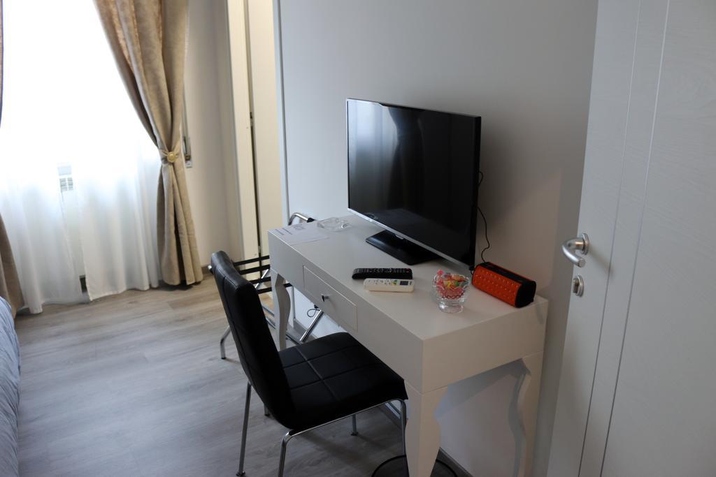 Double Room,400842021:JPEG