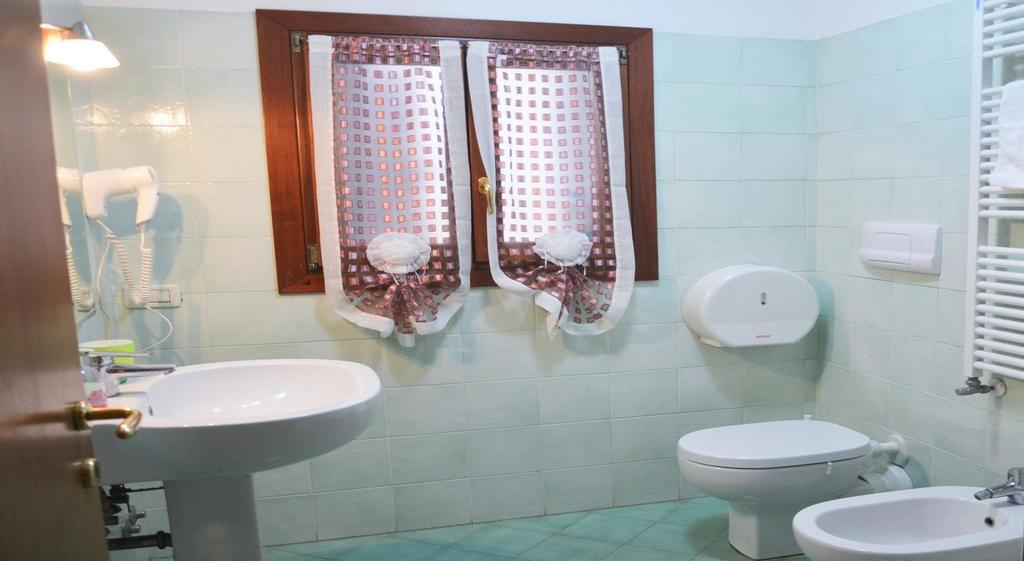 Camera Matrimoniale con Bagno in Comune