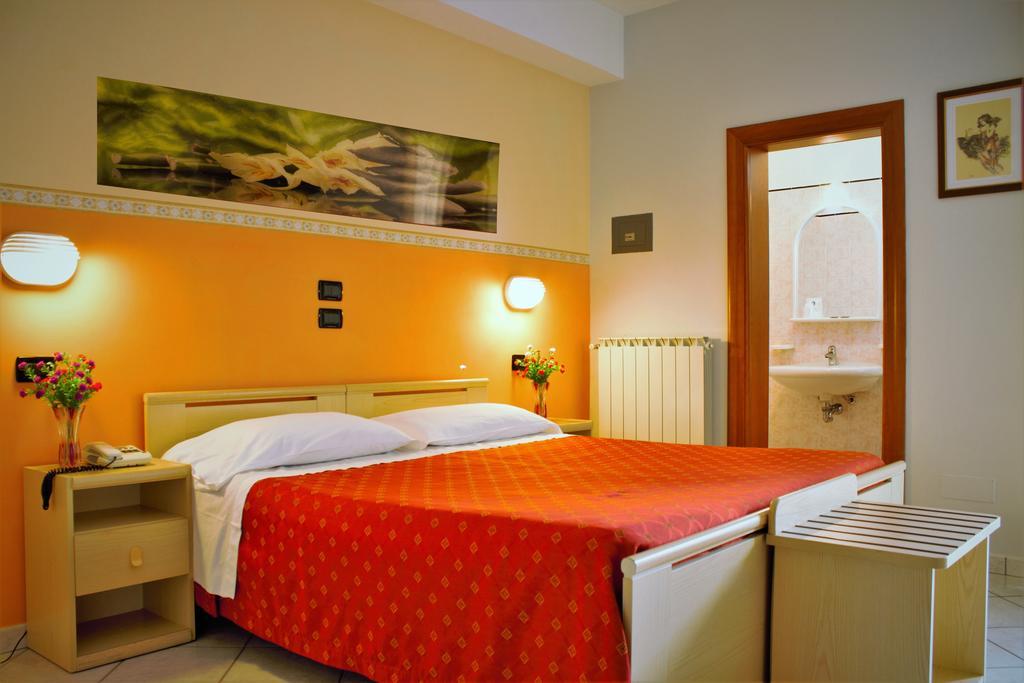 Deluxe Double or Twin Room,328208035:JPEG