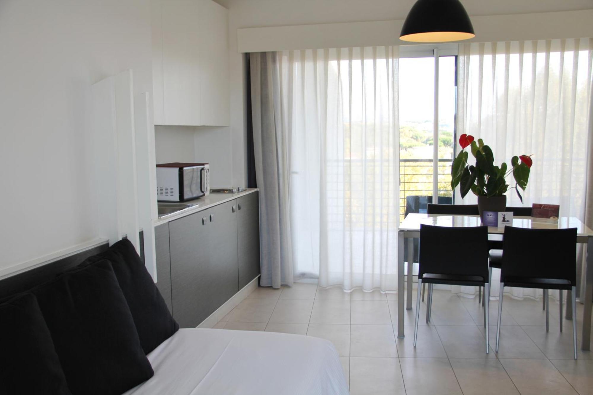 Triple Room with Balcony,766330882:JPEG