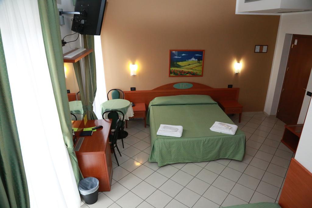 Triple Room,766799041:JPEG