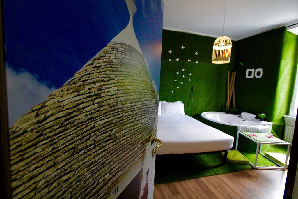 Double Room Spa Bath,320725753:JPEG