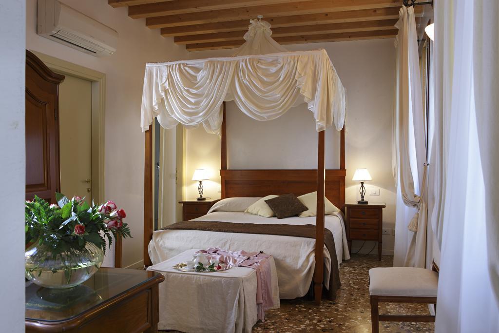 Double Room,364699546:JPEG
