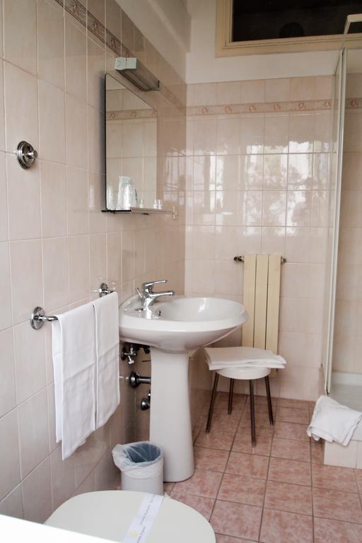 Standard Double or Twin Room,396165906:JPEG