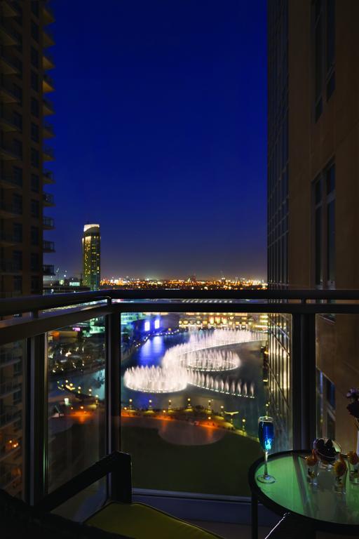 1 Bedroom, Balcony King, Fountain View, Smoking,669517686:JPEG