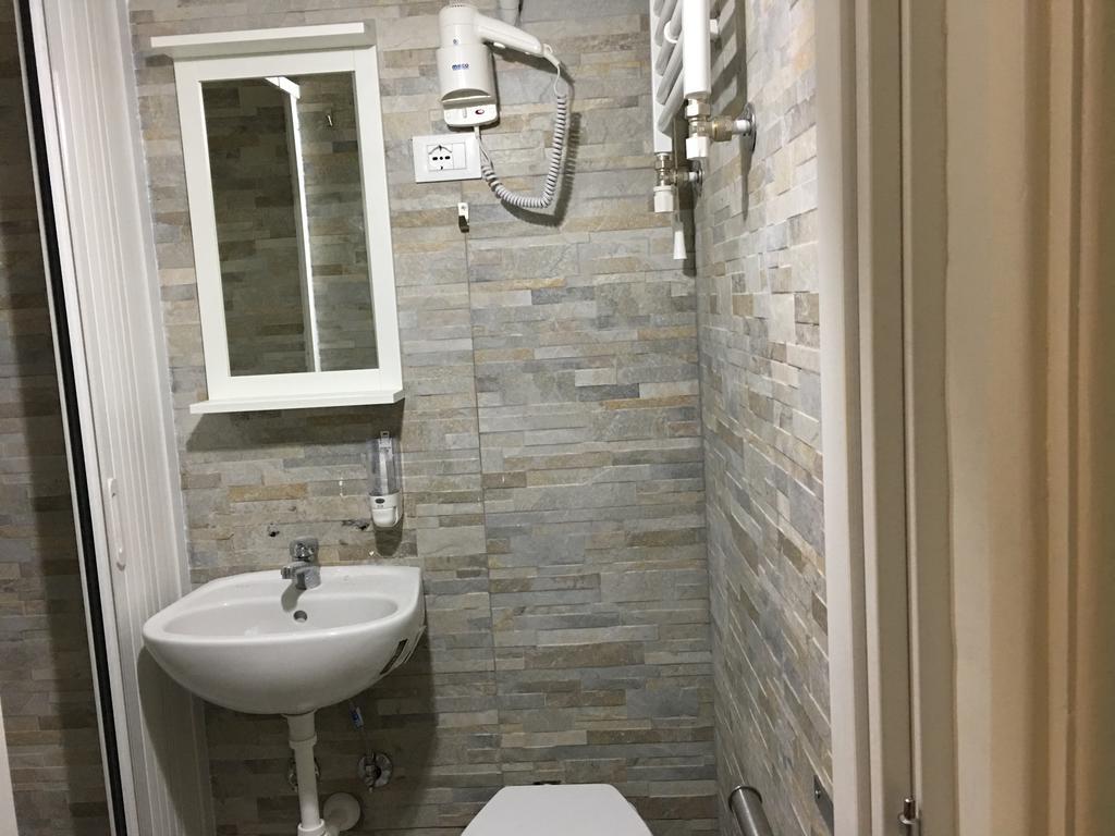 Twin Room,442681533:JPEG