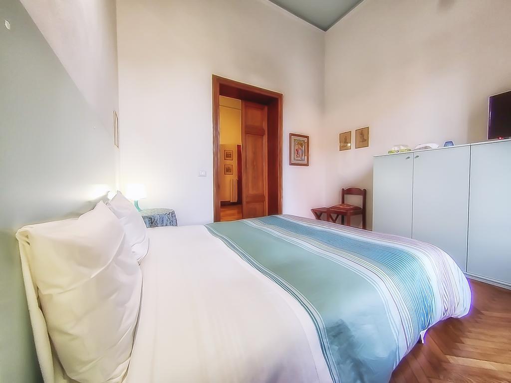 Due Camere Matrimoniali Separate con Bagno Privato Esterno