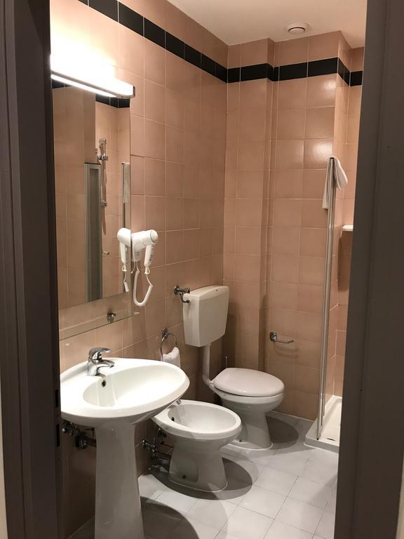 Double or Twin Room,402101598:JPEG