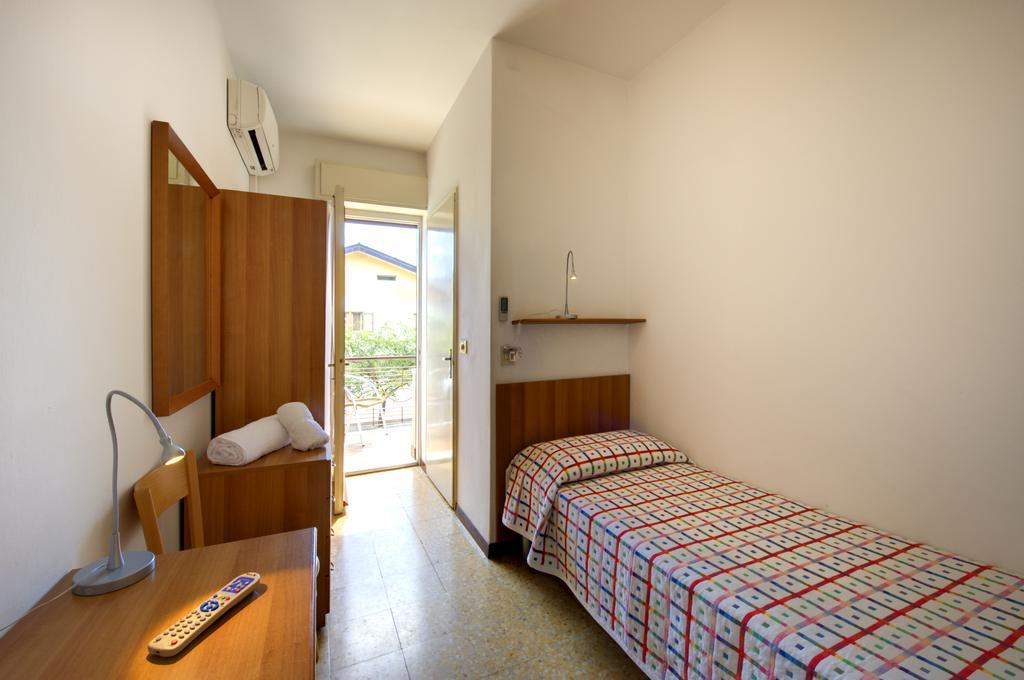 Single Room,710728144:JPEG