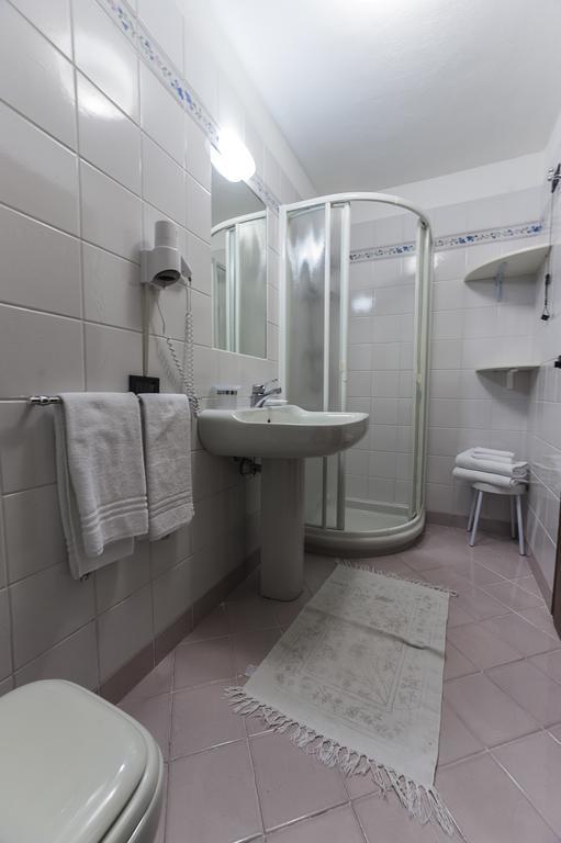 Camera Matrimoniale/Doppia con Letti Singoli con Bagno Privato Esterno