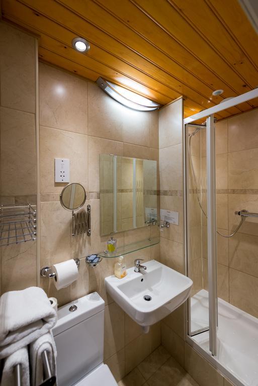 Camera Matrimoniale con Bagno Interno e Letto Supplementare
